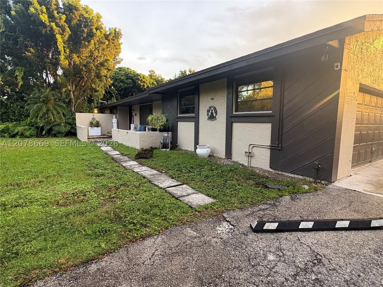 18850 Sw 197th Ave - Photo 2 of 23
