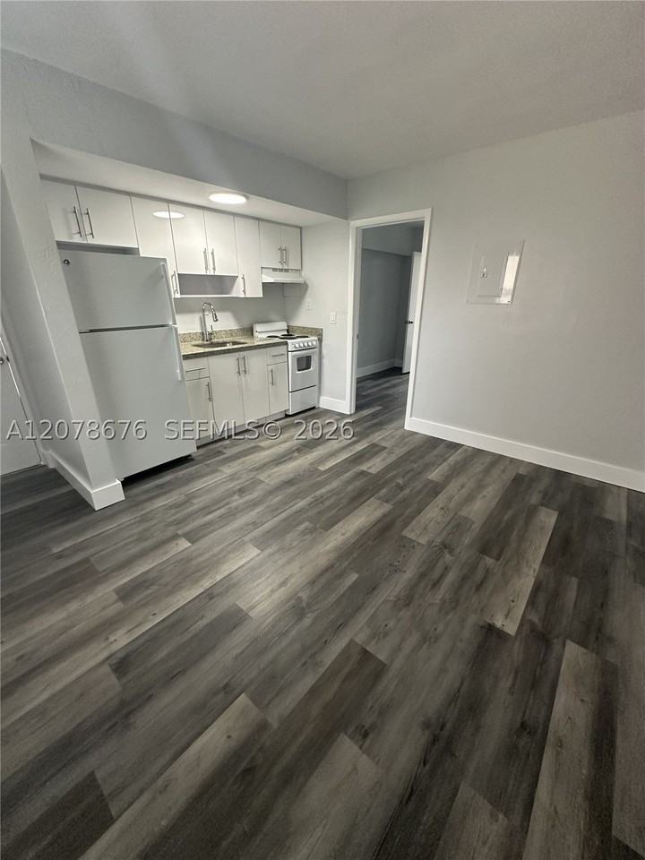 1208 Salzedo St #26 - Photo 3 of 6