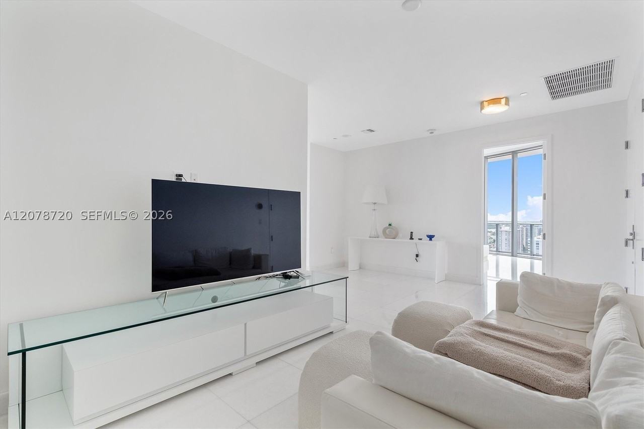 17475 Collins Ave #2203 - Photo 3 of 50