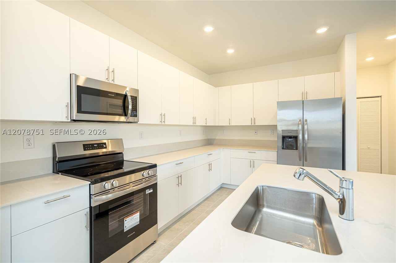 19507 Sw 339th Ter #0 - Photo 3 of 18