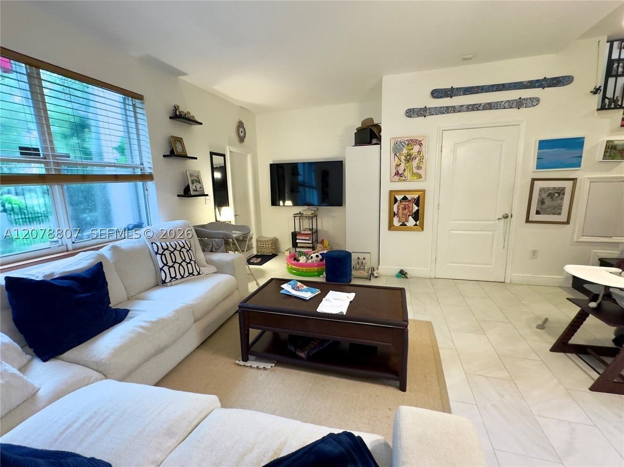 3047 Center St #7 - Photo 4 of 18