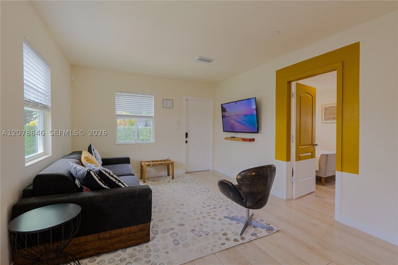 1332 Ne 5th Ave #1 - Photo 4 of 48