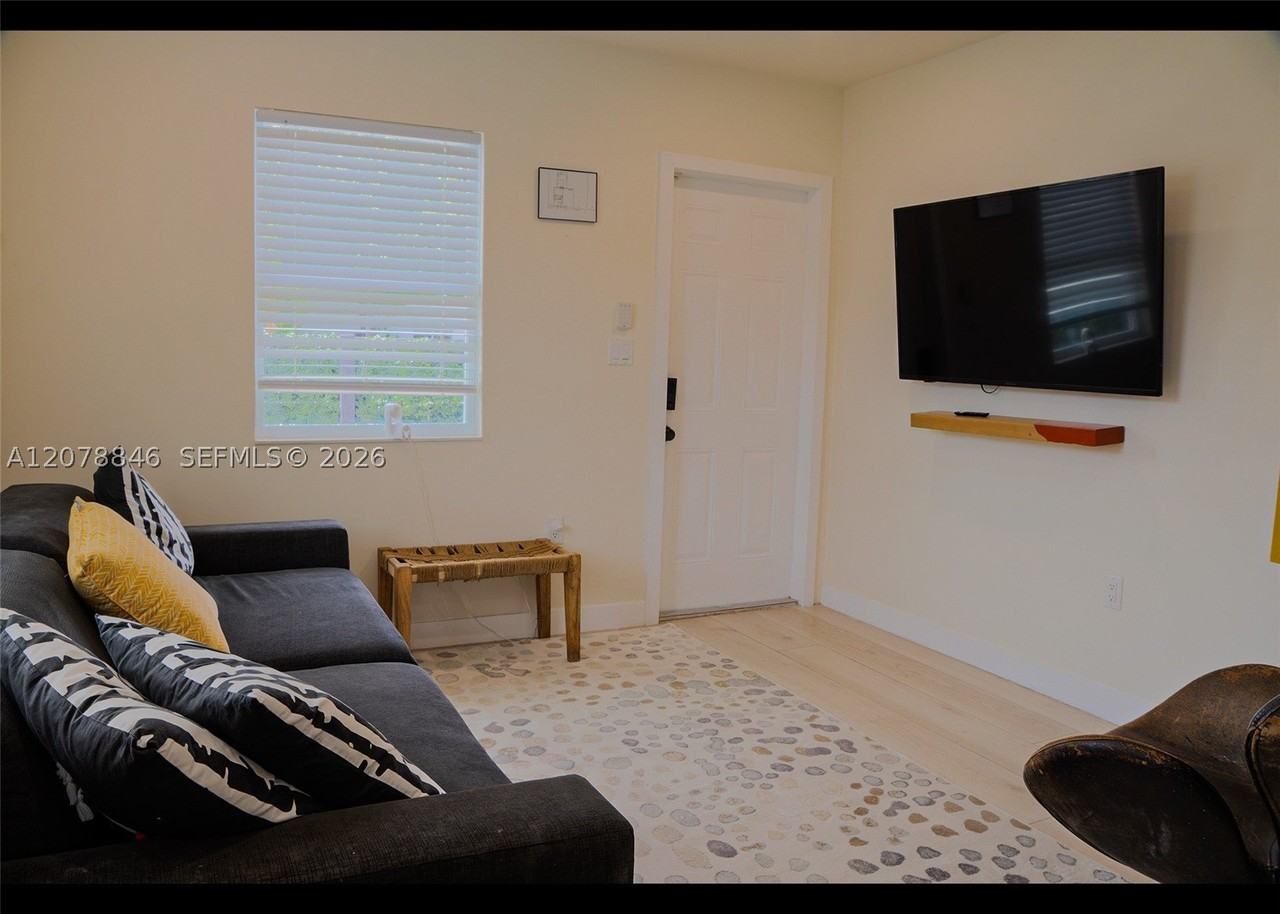 1332 Ne 5th Ave #1 - Photo 5 of 48
