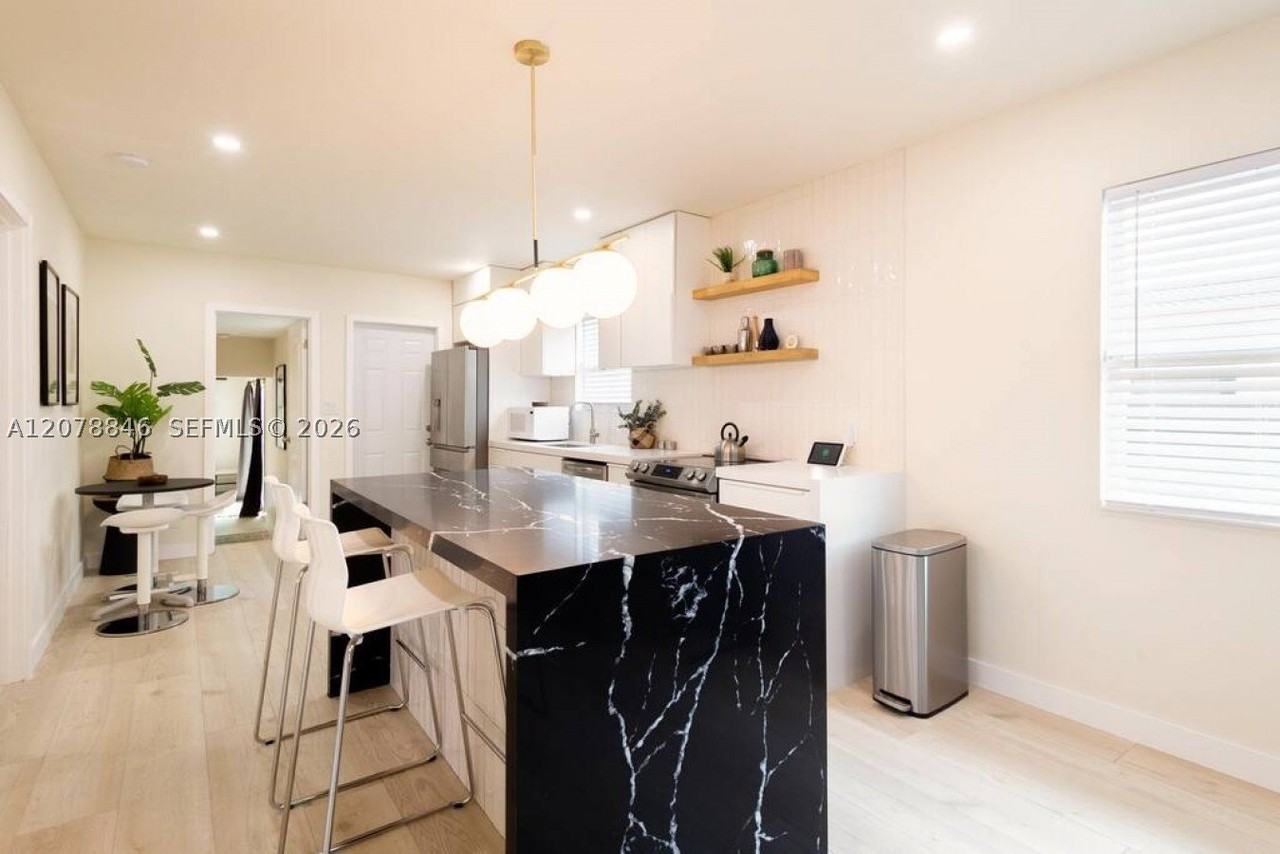 1332 Ne 5th Ave #1 - Photo 6 of 48