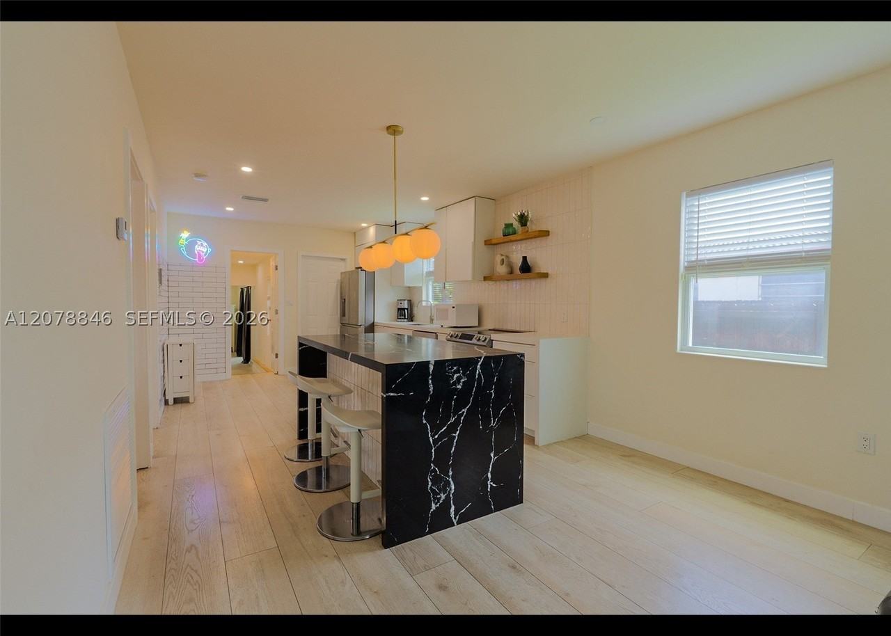 1332 Ne 5th Ave #1 - Photo 7 of 48