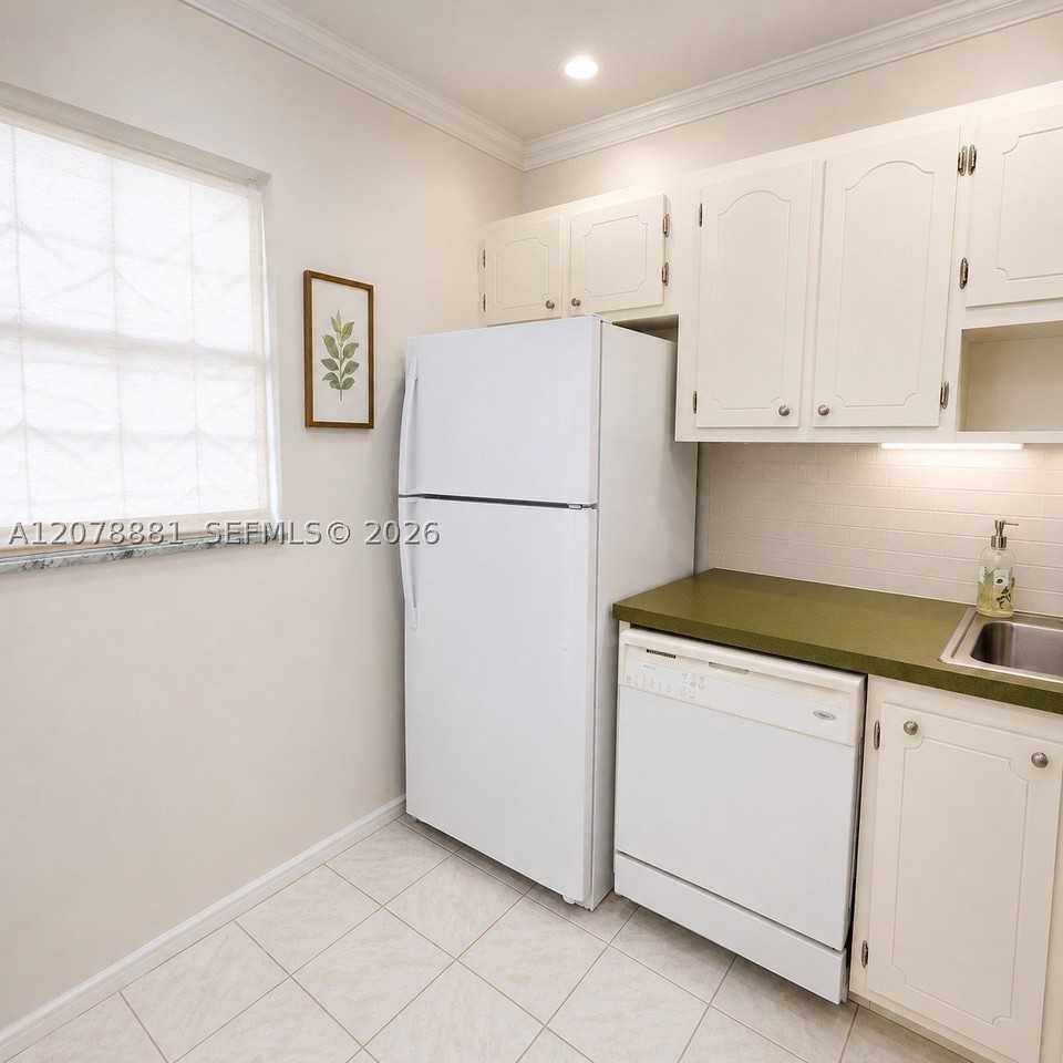 301 Cambridge Rd #306 - Photo 3 of 18