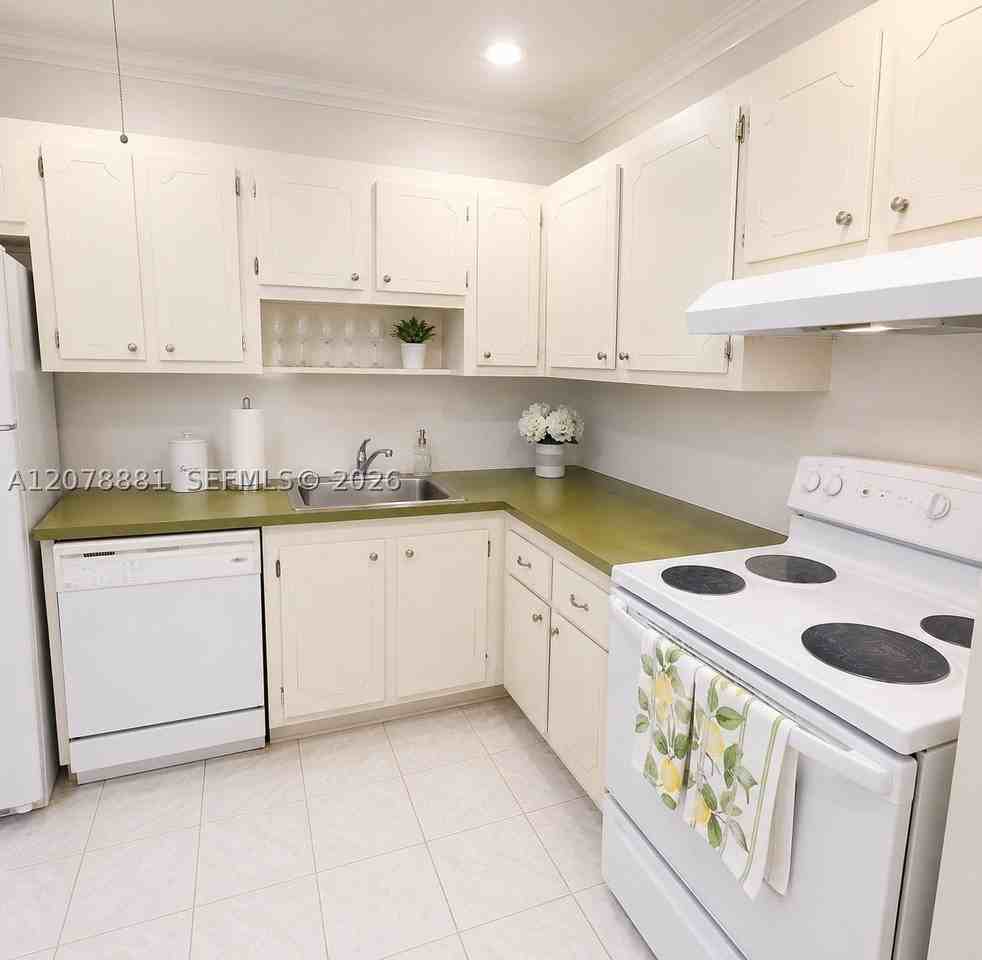 301 Cambridge Rd #306 - Photo 4 of 18