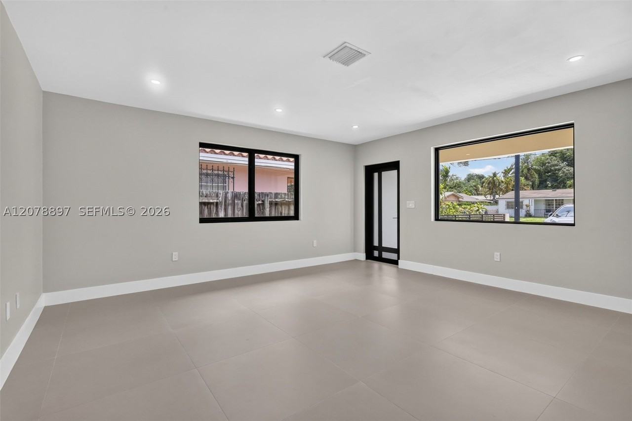 2216 Sw 62nd Ave #0 - Photo 6 of 50