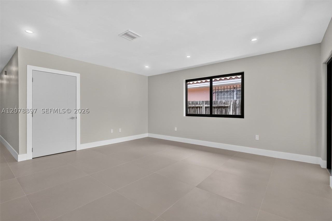 2216 Sw 62nd Ave #0 - Photo 7 of 50