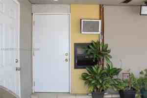 featured image of 3054 Nw 18th St #4