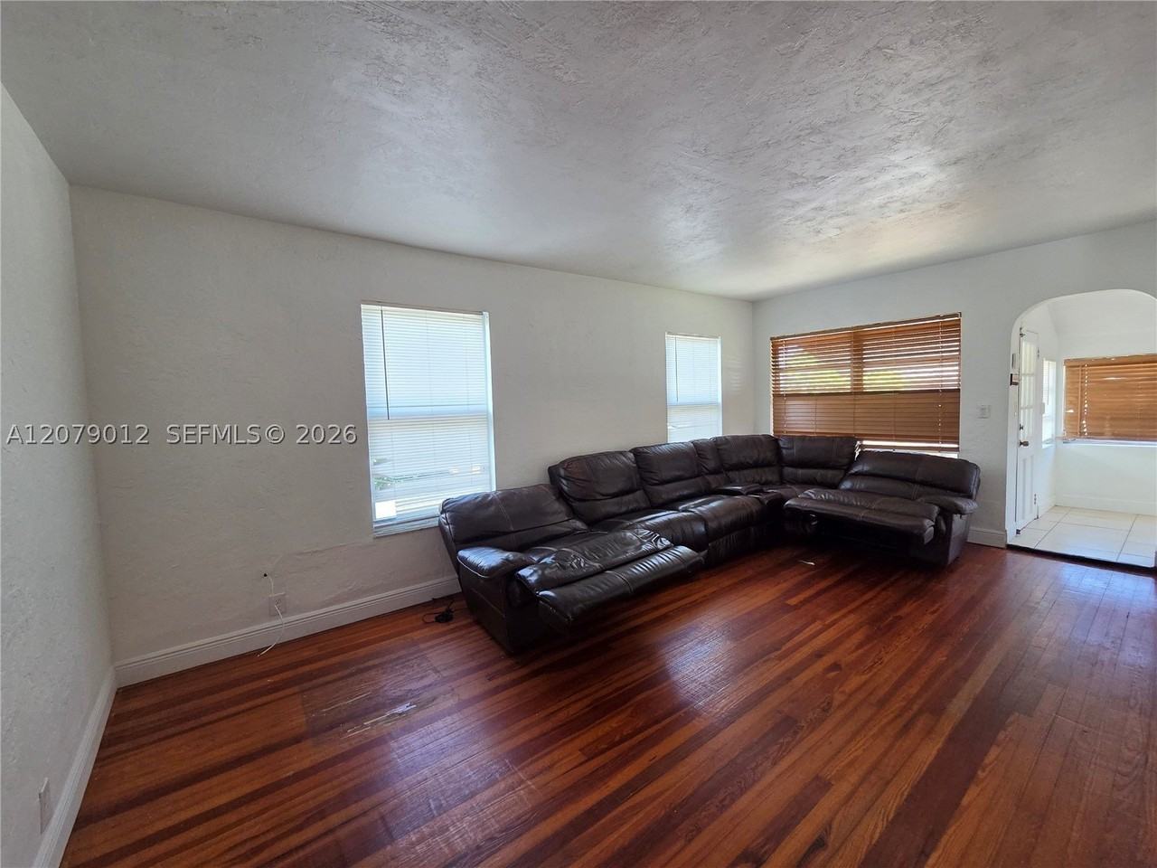 708 Ne 4th St #2 - Photo 4 of 12