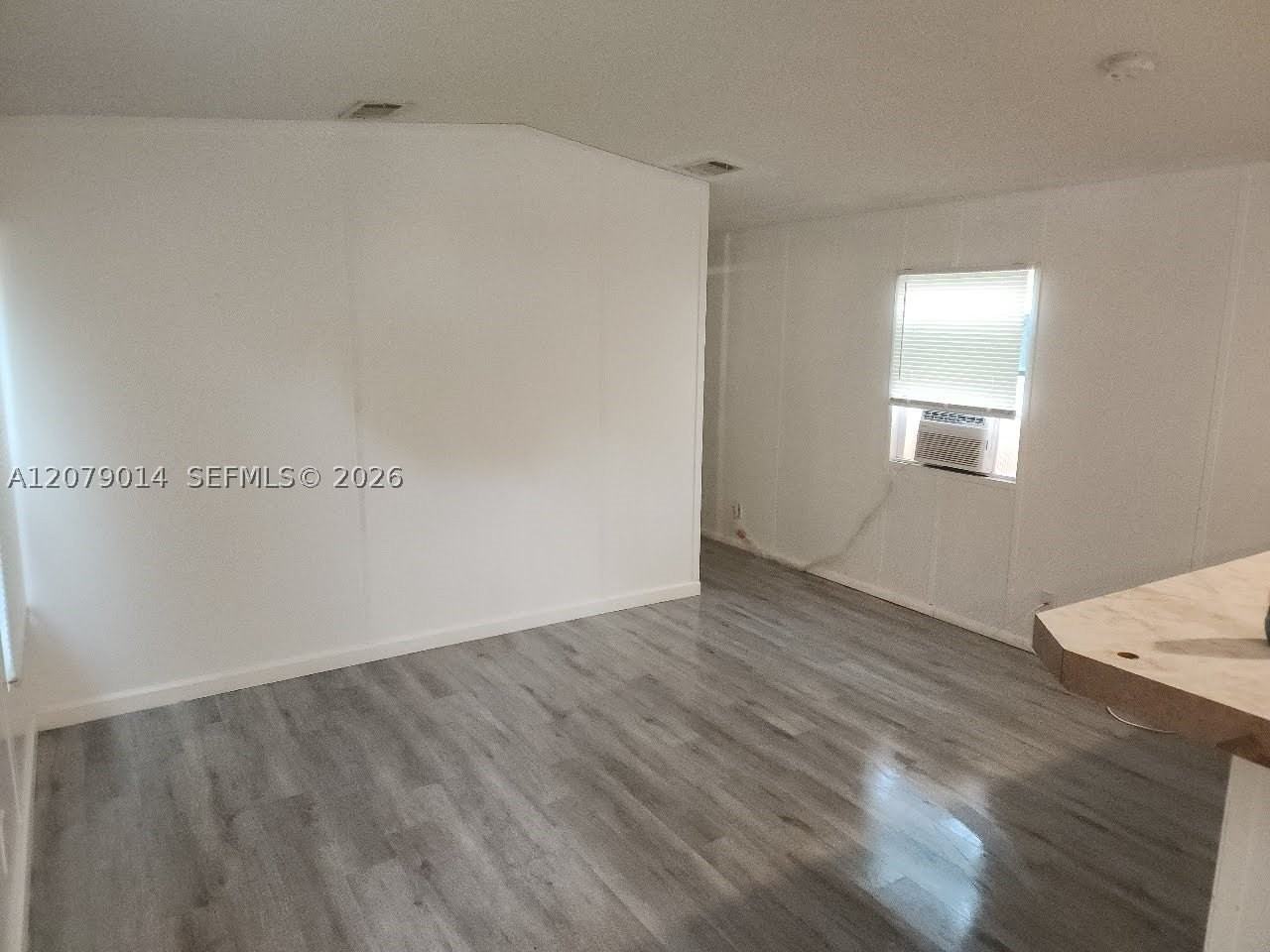 11908 Cove Pl #A - Photo 3 of 8