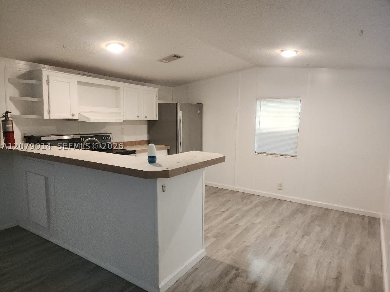 11908 Cove Pl #A - Photo 6 of 8