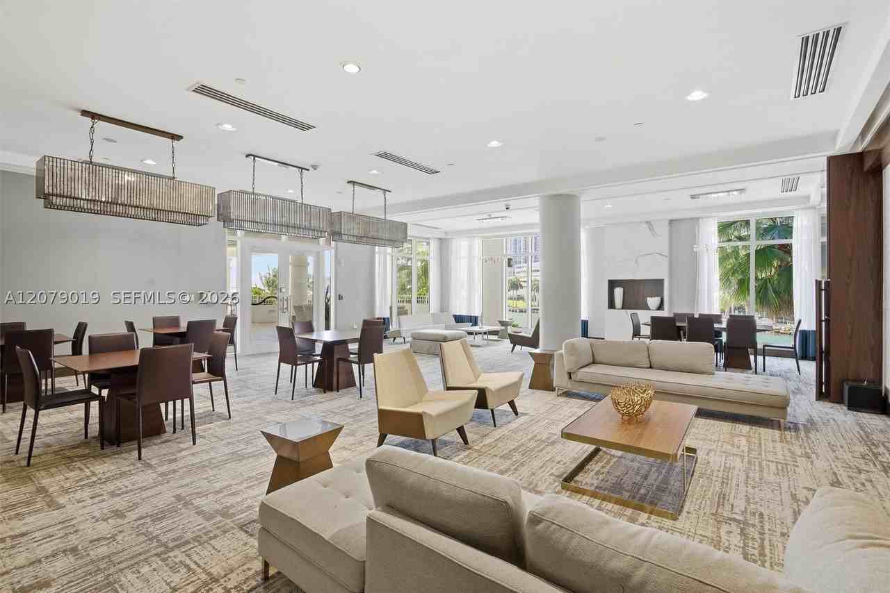 801 Brickell Key Blvd #1204 - Photo 6 of 29