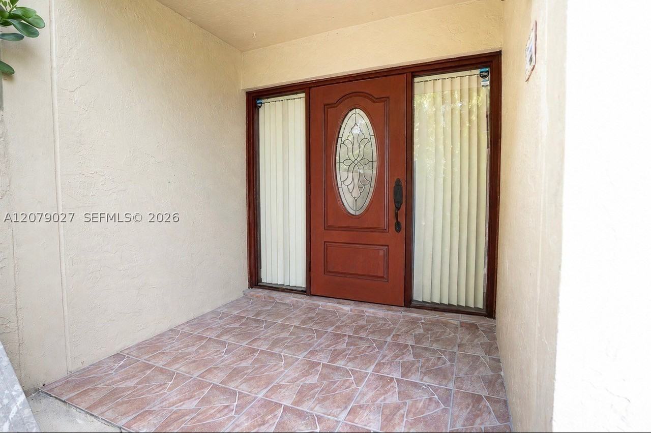14295 Kendale Lakes Cir - Photo 2 of 28
