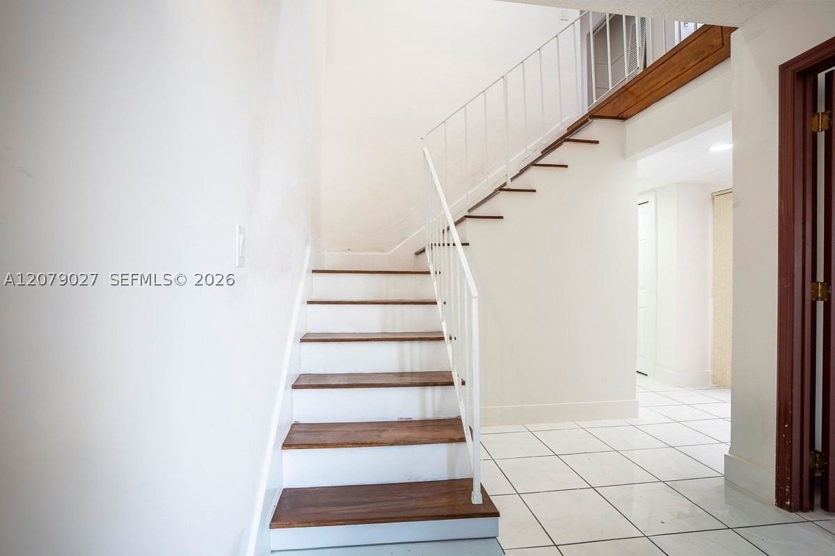 14295 Kendale Lakes Cir - Photo 3 of 28