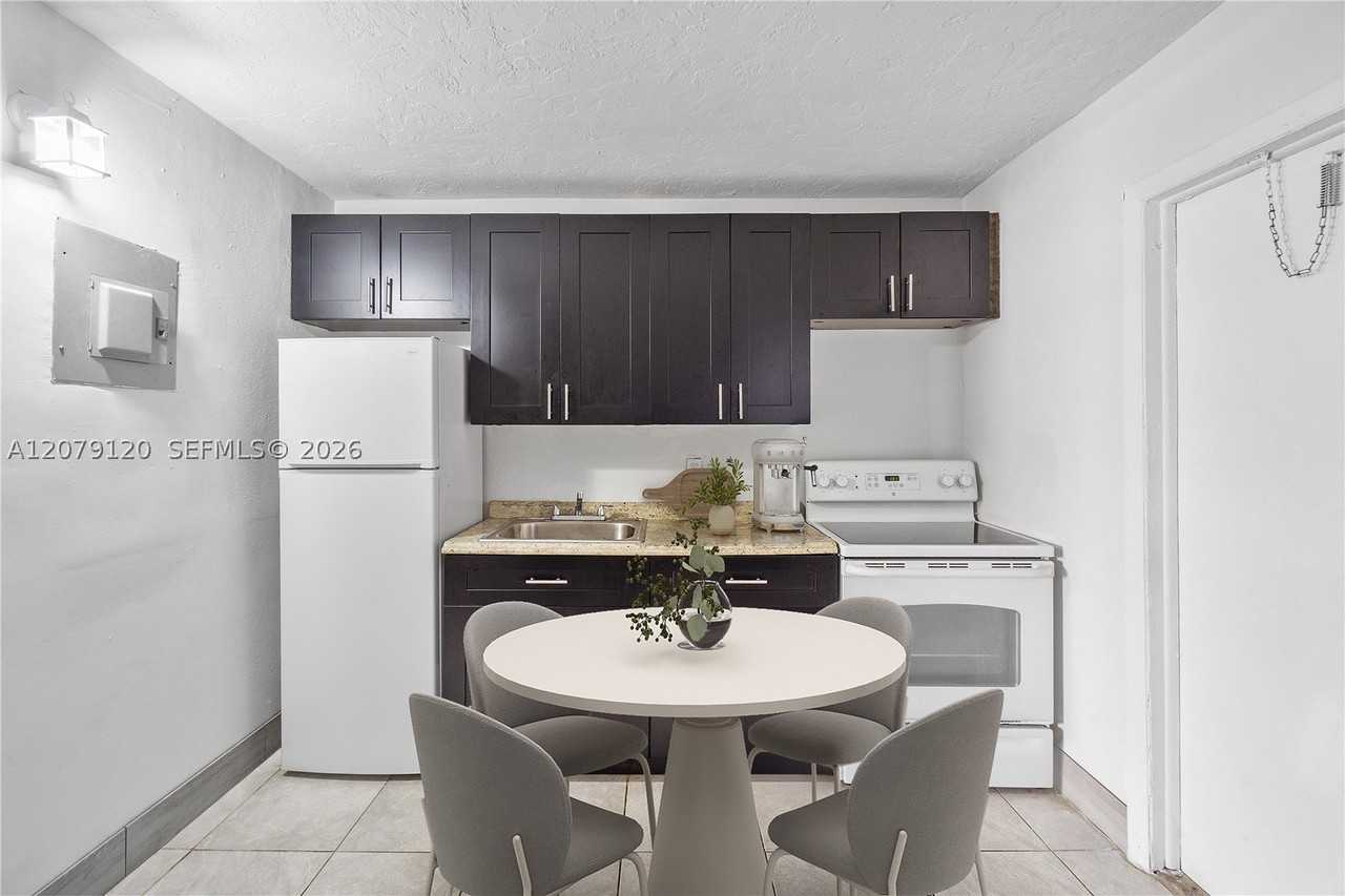 332 Sw 3rd St #9 - Photo 4 of 7