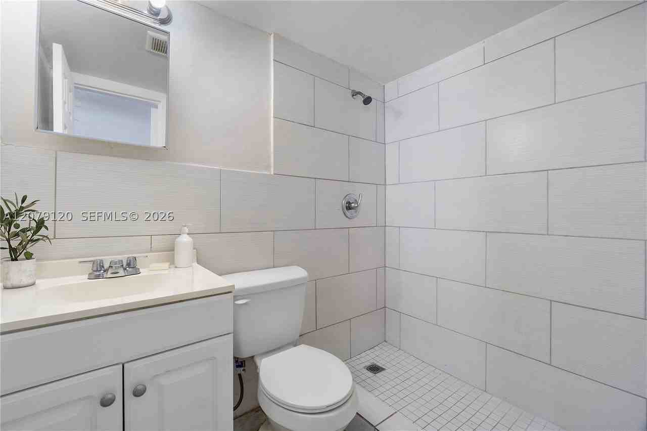 332 Sw 3rd St #9 - Photo 6 of 7