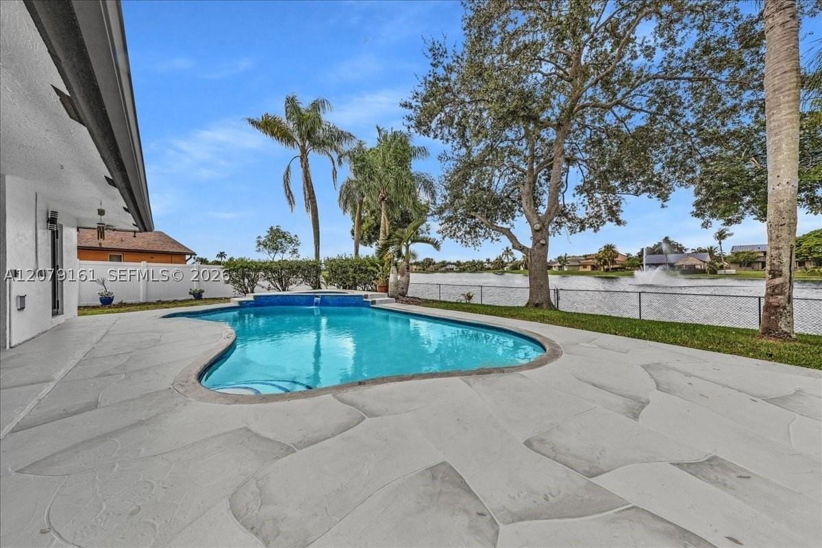 15056 Sw 10th St - Photo 4 of 50