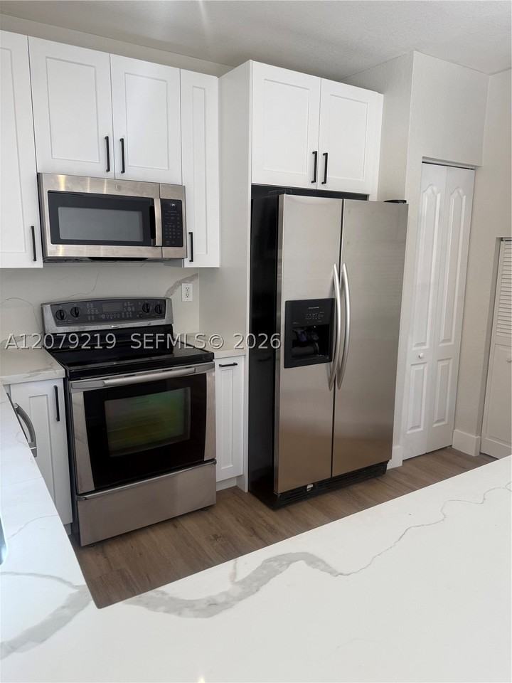 21467 Sw 86th Pl - Photo 3 of 12