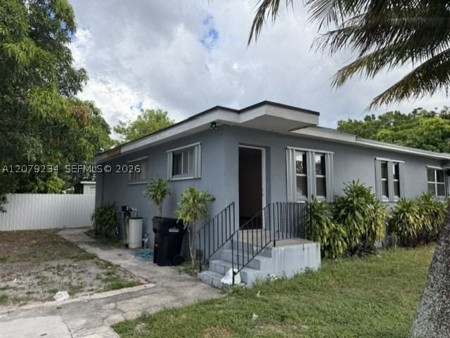 805 Ne 134th St #B - Photo 2 of 26