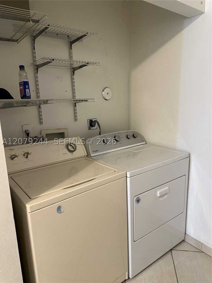 6104 Pierce St - Photo 6 of 23