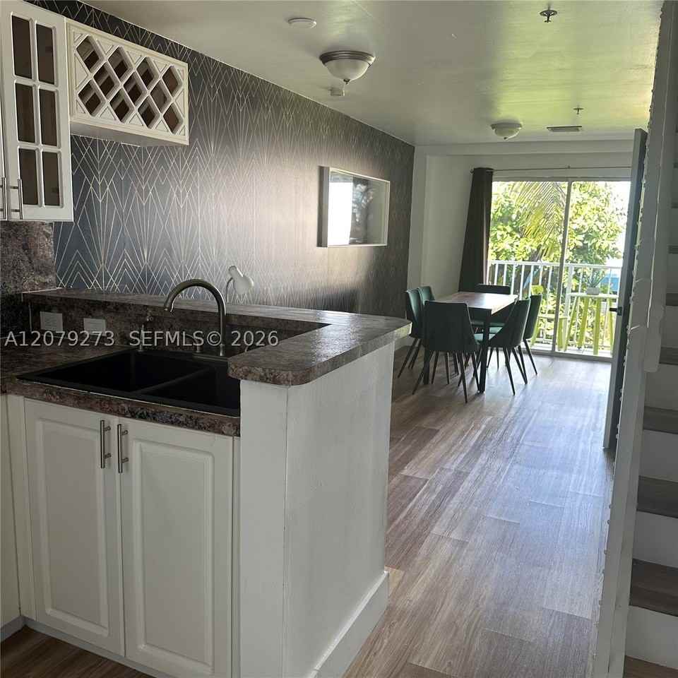 821 Sw 2nd St #9 - Photo 2 of 20