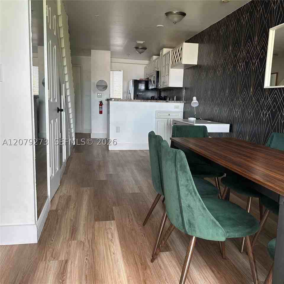 821 Sw 2nd St #9 - Photo 4 of 20