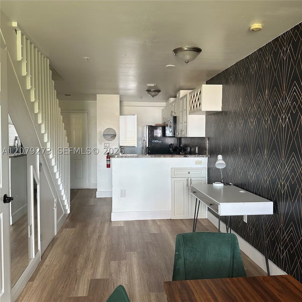 821 Sw 2nd St #9 - Photo 6 of 20