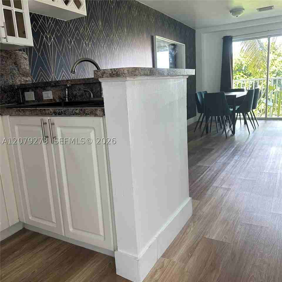 821 Sw 2nd St #9 - Photo 7 of 20