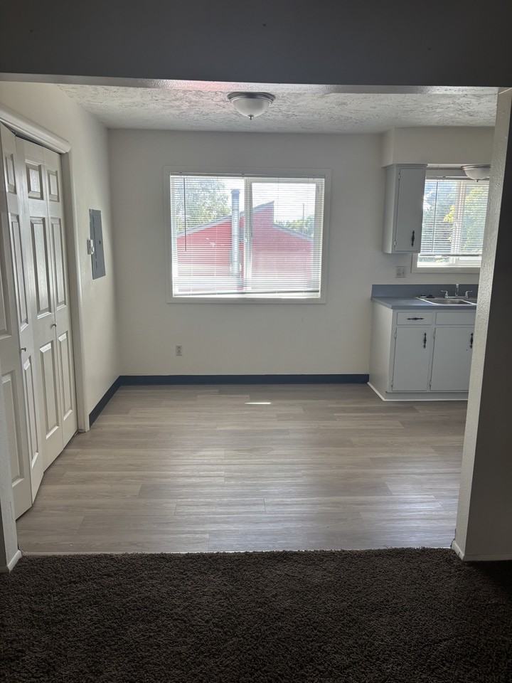 1286 Blaine Ave #1 - Photo 4 of 13