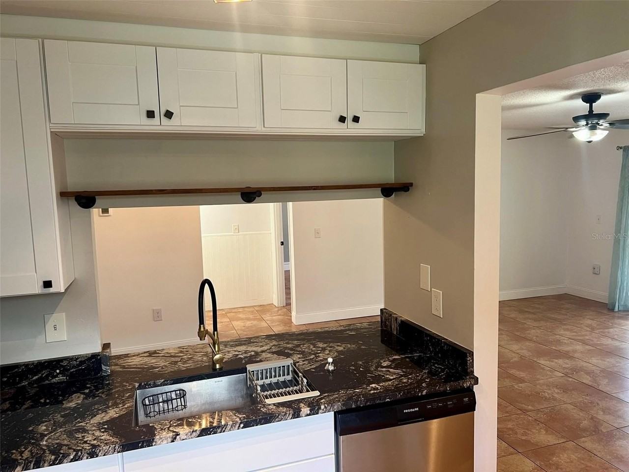 5769 Gardens Dr - Photo 5 of 20