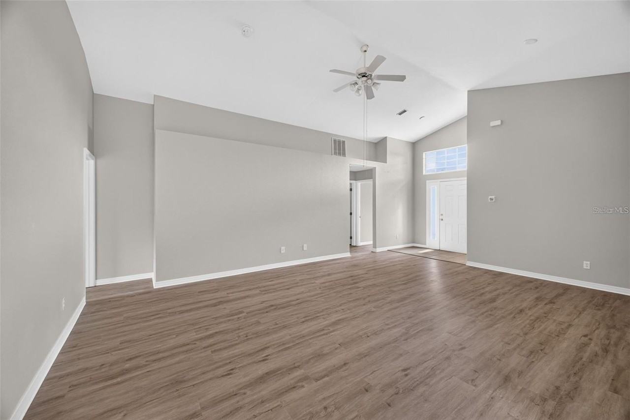 463 Winwood Ct - Photo 3 of 24