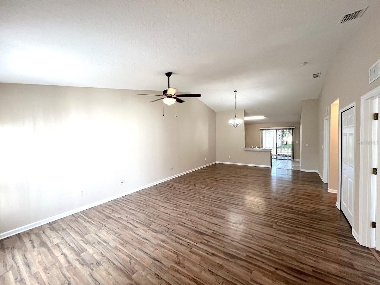 41 Eton Ln #B - Photo 4 of 24