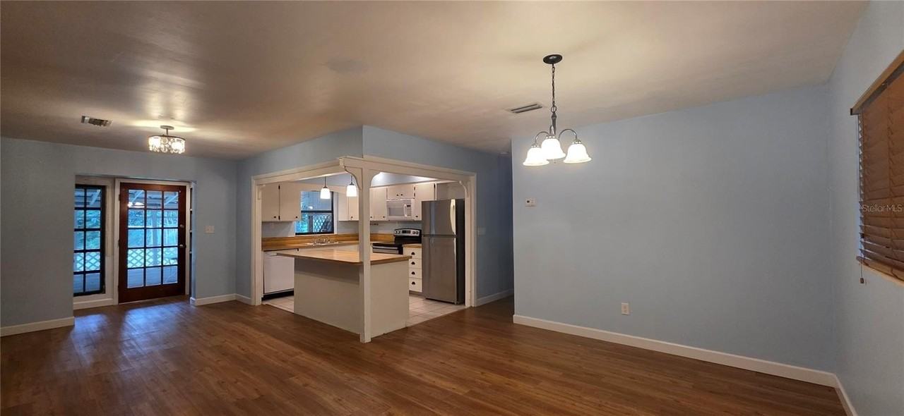 17451 Southside Ct - Photo 2 of 19