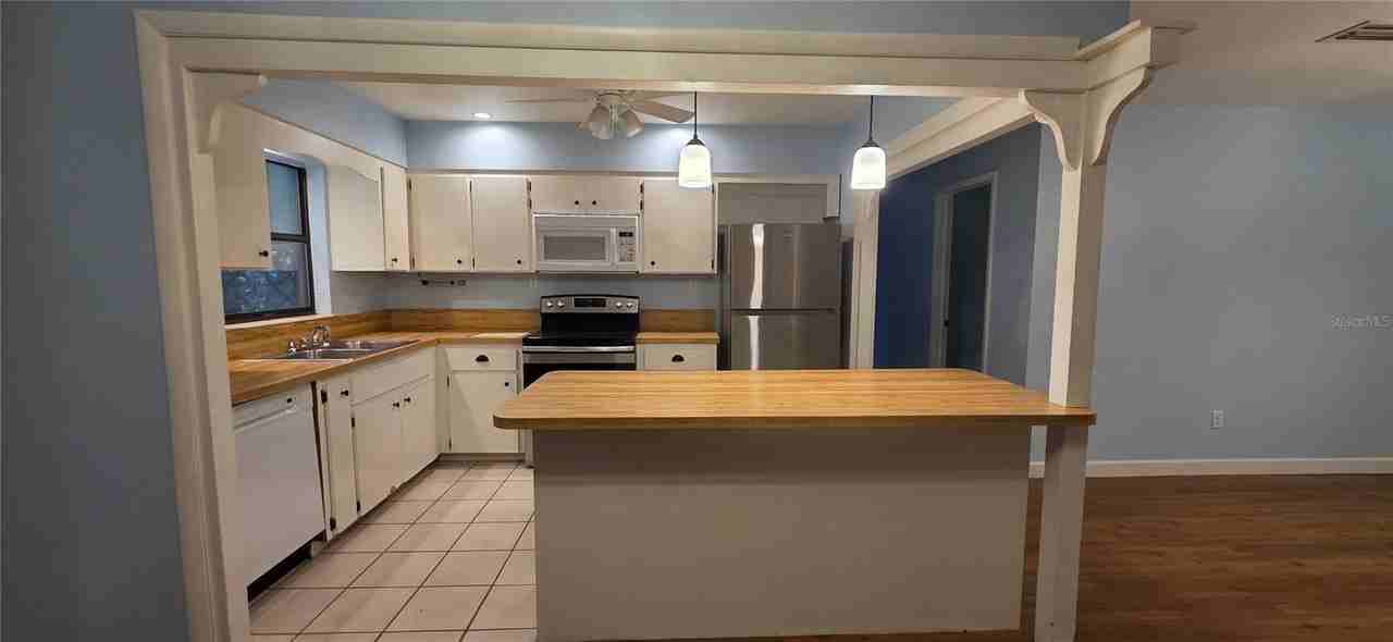 17451 Southside Ct - Photo 4 of 19