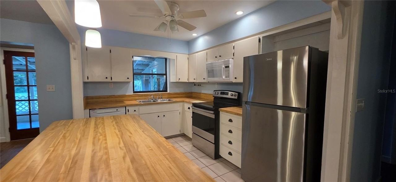 17451 Southside Ct - Photo 5 of 19