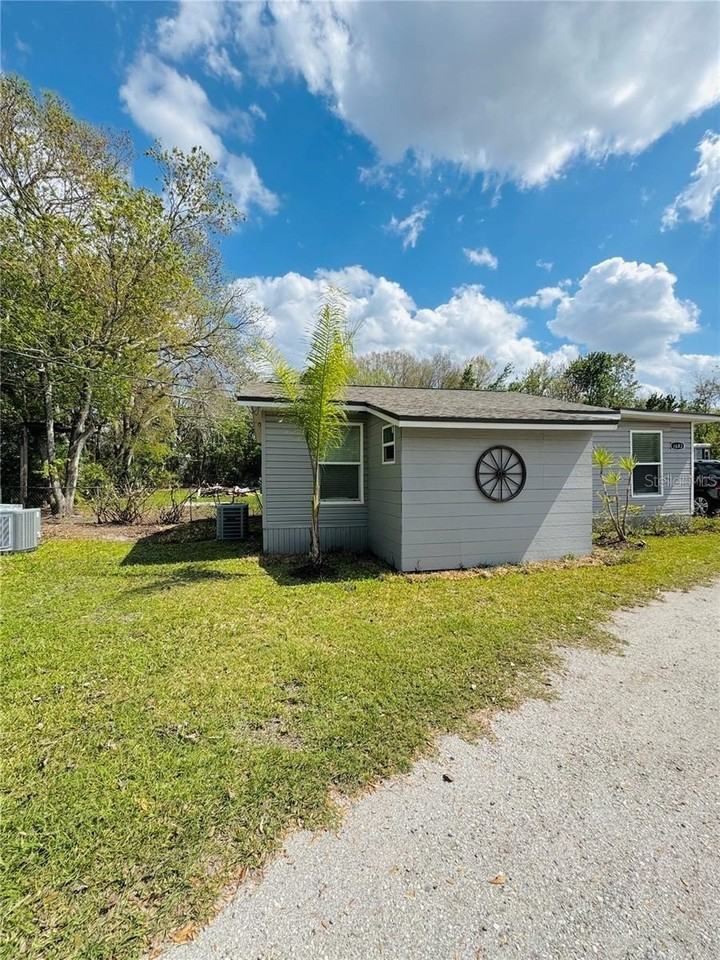 1683 Fricke Ave - Photo 2 of 19