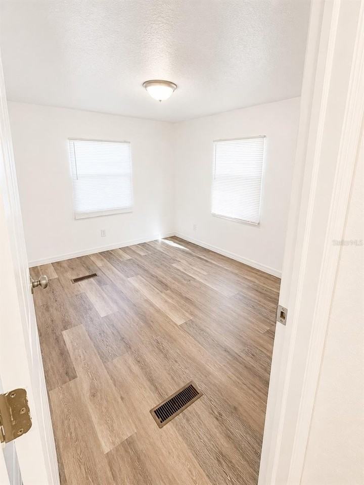 1052 Osceola Trl - Photo 6 of 8