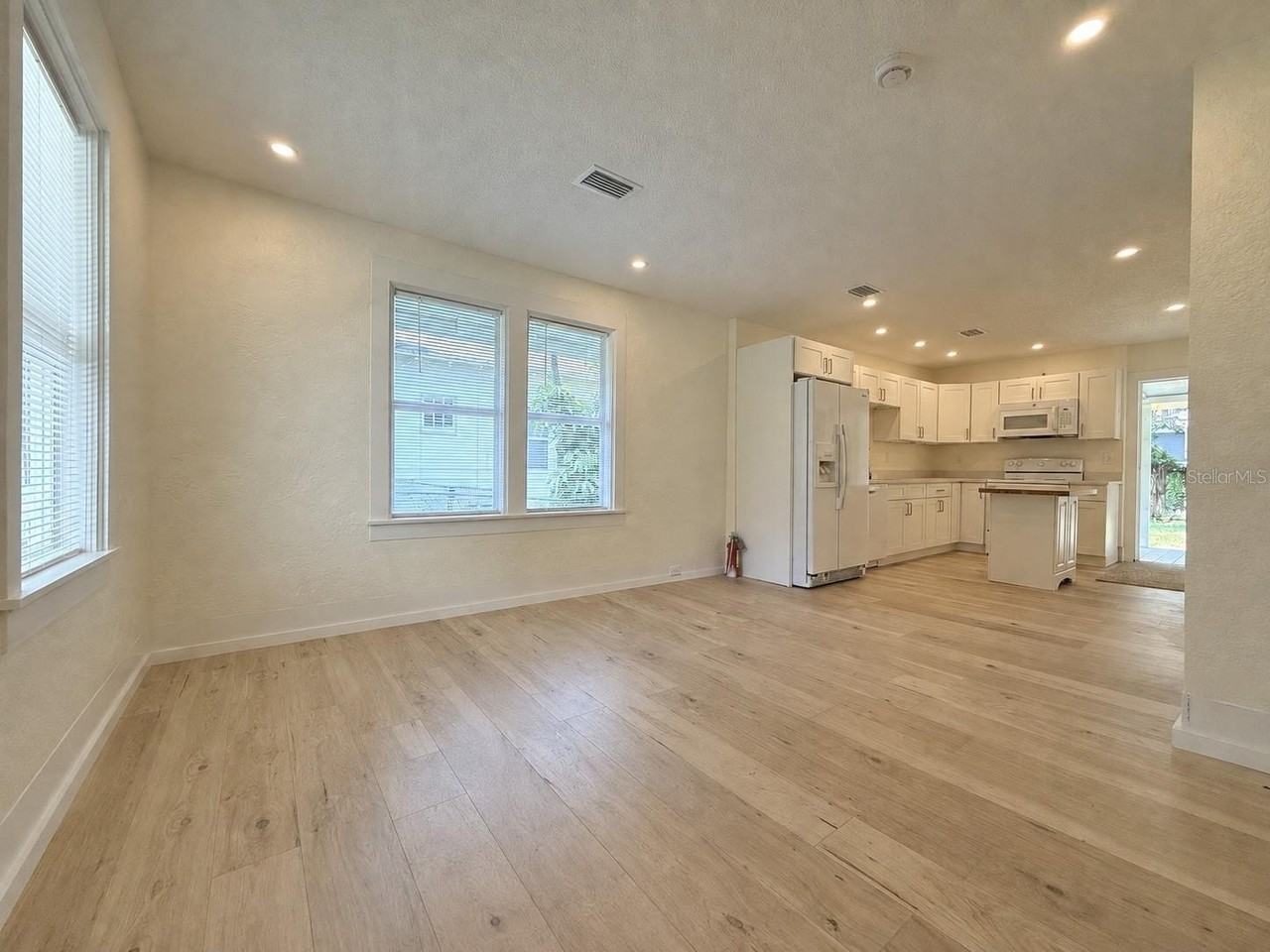 140 Kingston Ave - Photo 5 of 19