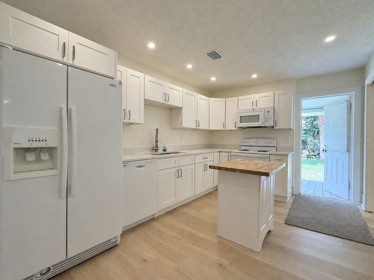 140 Kingston Ave - Photo 7 of 19