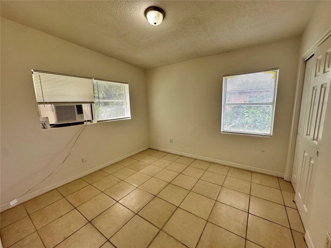 3114 Lawrence St - Photo 6 of 8