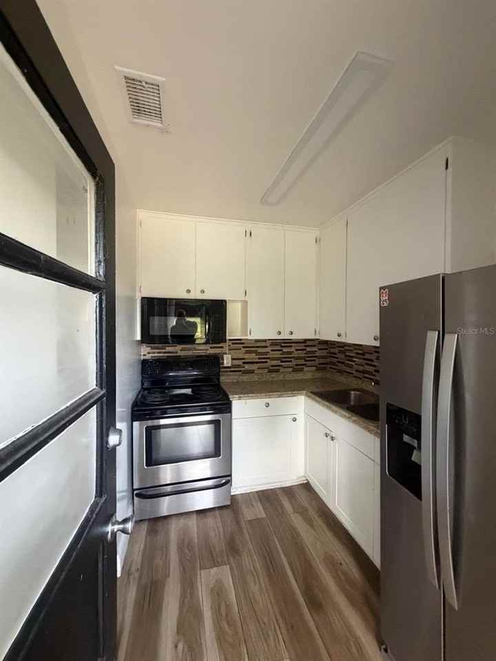 205 E New Hampshire St - Photo 4 of 11