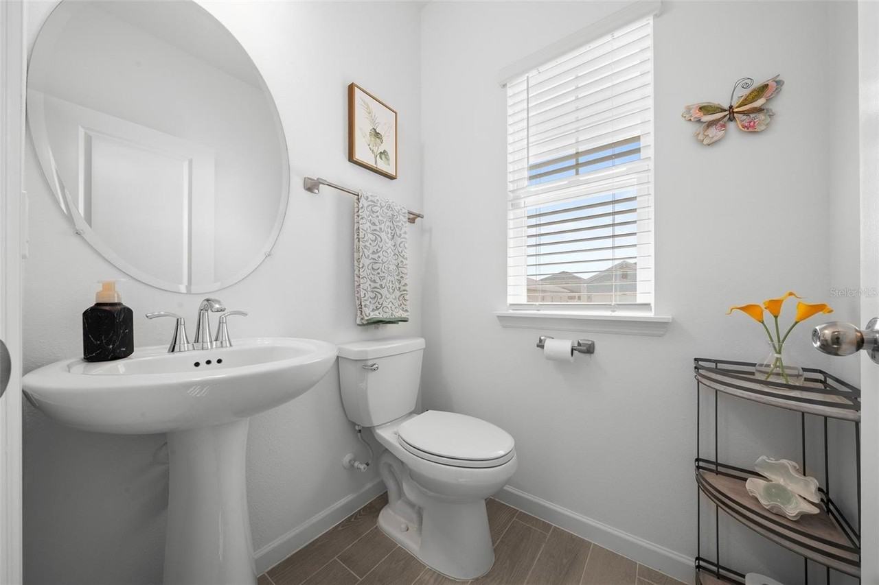 3902 Ne 30th Ter - Photo 4 of 25