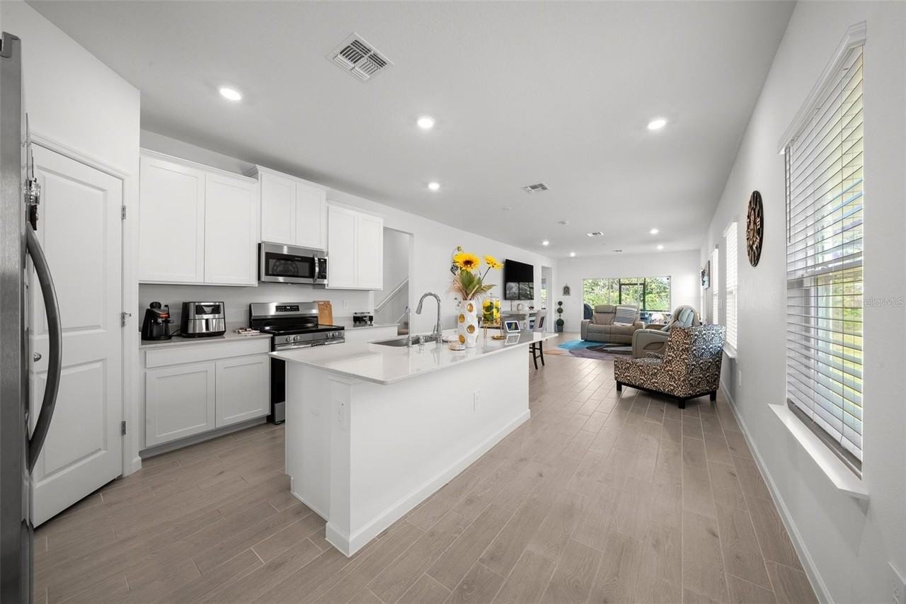 3902 Ne 30th Ter - Photo 5 of 25