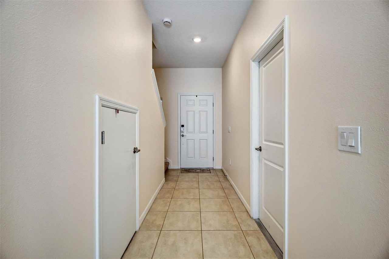 1414 Anchor Bend Way - Photo 4 of 37