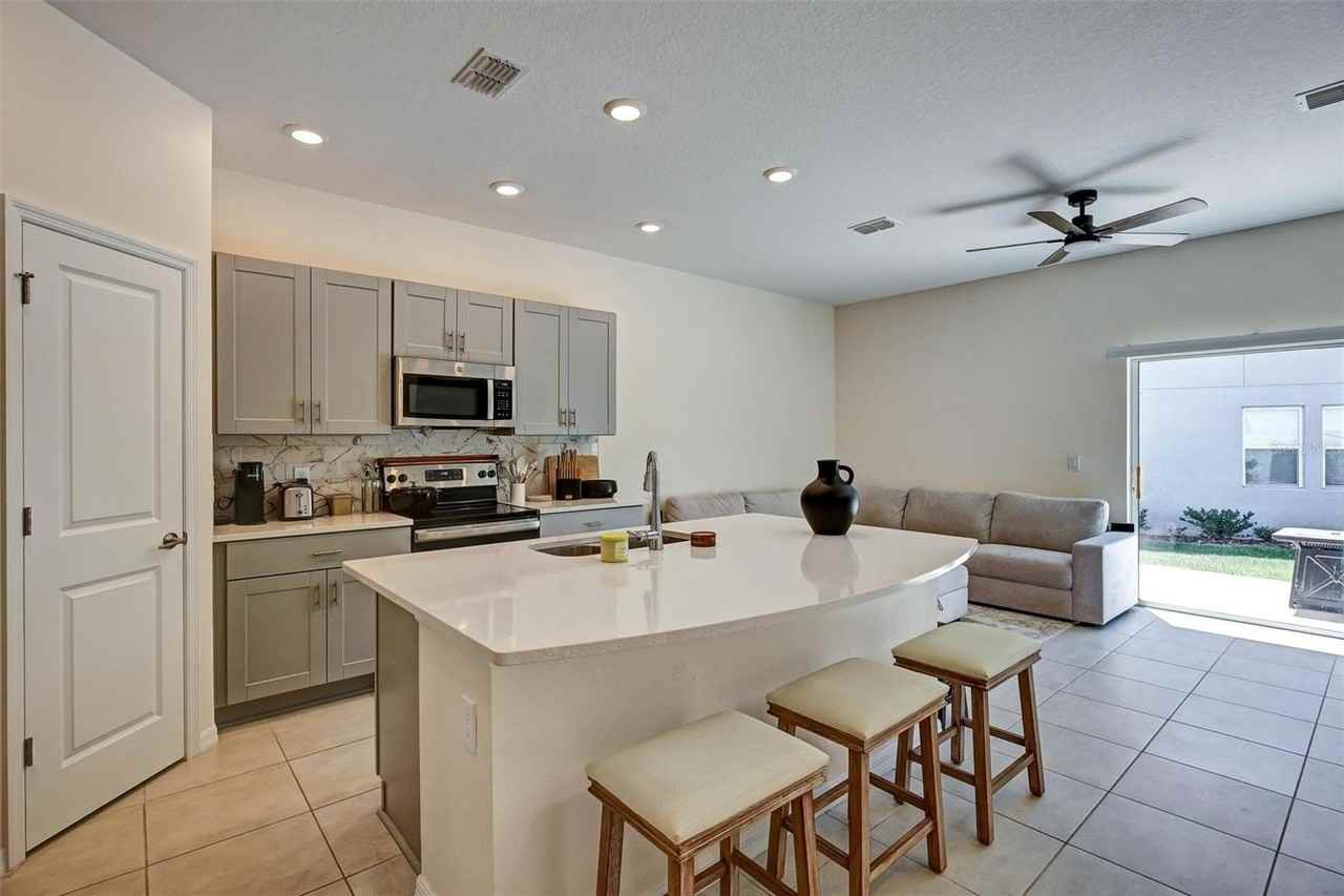 1414 Anchor Bend Way - Photo 7 of 37