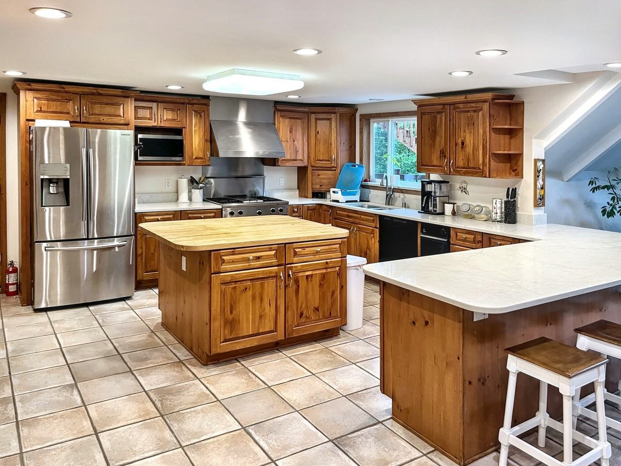 22454 Hilltop Cir #1 - Photo 5 of 10