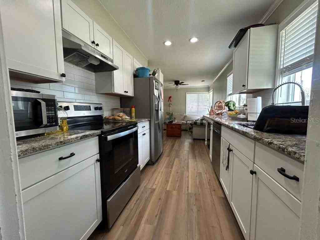 301 Pennsylvania Ave - Photo 6 of 32