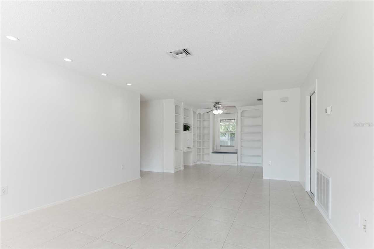 6520 Meadowbrook Ln - Photo 4 of 41